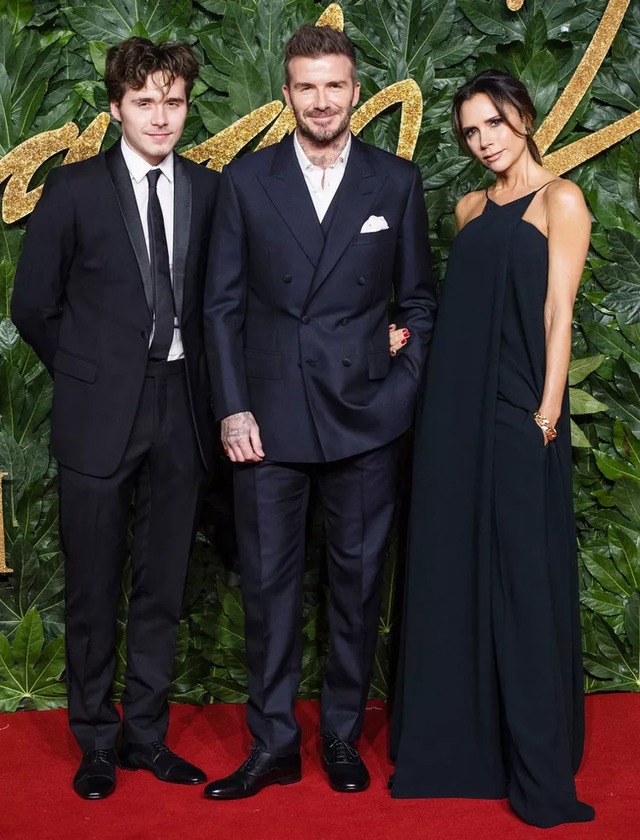 Victoria Beckham mạnh tay vung 8 tỷ "dằn mặt" vợ chồng con trai cả bất hiếu- Ảnh 1.