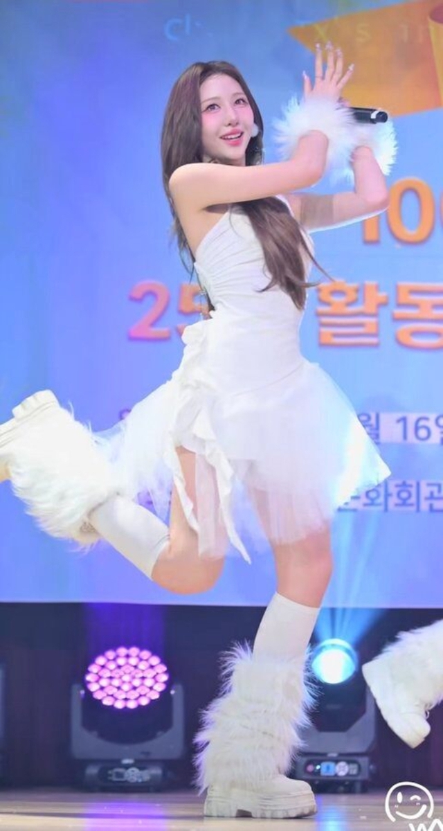 Sao nhí 15 tuổi “dao kéo” hỏng tới mức tự hủy nhan sắc- Ảnh 2.