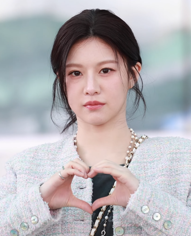 Nữ thần dao kéo đẹp nhất Hàn Quốc: Đóng liên tiếp 7 phim gây sốt toàn cầu, visual đúng chuẩn “kiệt tác của phòng mổ”- Ảnh 2.