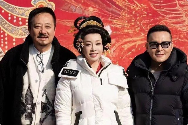 Cần có lệnh cấm minh tinh này cưa sừng làm nghé: 75 tuổi vẫn đóng thiếu nữ 16- Ảnh 1.