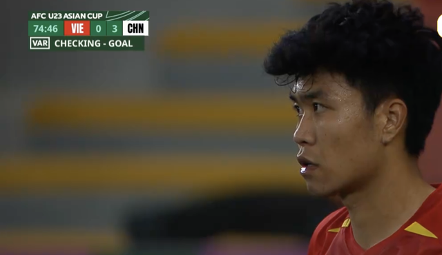 Phạm Lý Đức nhận thẻ đỏ vì hành vi đánh nguội, U23 Việt Nam "mất người" trong thế thua Trung Quốc 2 bàn- Ảnh 1.