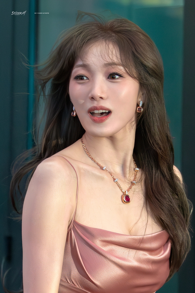 Lụy nặng mỹ nhân mặt hiền nhưng body hệ "chiến": Vòng 1 đẹp nhất showbiz, đố ai nhìn mà không mê- Ảnh 1.