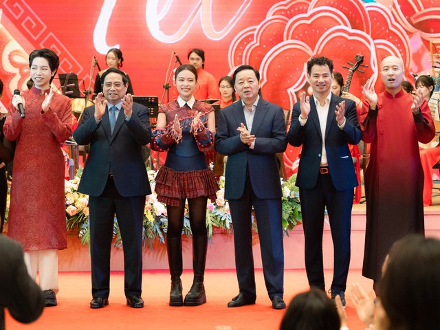 Nữ ca sĩ được biểu diễn ở Văn phòng Chính phủ: Ra album làng nhạc chao đảo, có hit quốc tế vang danh Việt Nam- Ảnh 3.