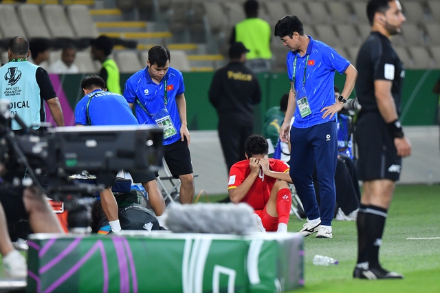 Nỗi lòng người cha sau chấn thương của Hiểu Minh U23 Việt Nam: Nhìn con nằm xuống, lòng đau thắt lại- Ảnh 2.