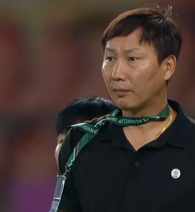 HLV Trung Quốc "giấu bài" với cầu thủ của mình đến phút chót, bảo sao U23 Việt Nam bị bất ngờ và thua đau đớn- Ảnh 2.