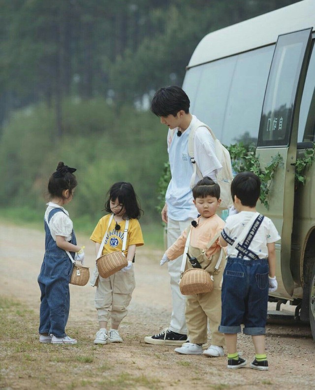 Bớt dạy con bằng đạo lý dài dòng, hãy tăng cường giao tiếp phi ngôn ngữ với chúng- Ảnh 2.