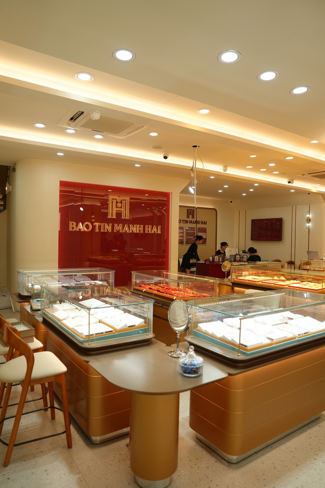 2 điểm đến vàng mới toanh của Bảo Tín Mạnh Hải: F5 không gian đến dịch vụ, định chuẩn mới về trải nghiệm mua vàng- Ảnh 2.