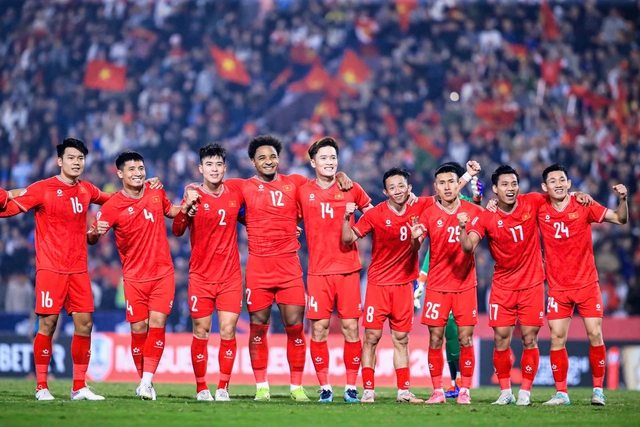 ĐT Việt Nam bất ngờ tụt hạng trên BXH FIFA- Ảnh 1.