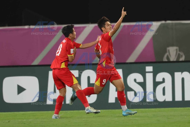 Ảnh: Quốc Việt sút tung lưới U23 Hàn Quốc, U23 Việt Nam ăn mừng cực cảm xúc động viên Hiểu Minh- Ảnh 9.