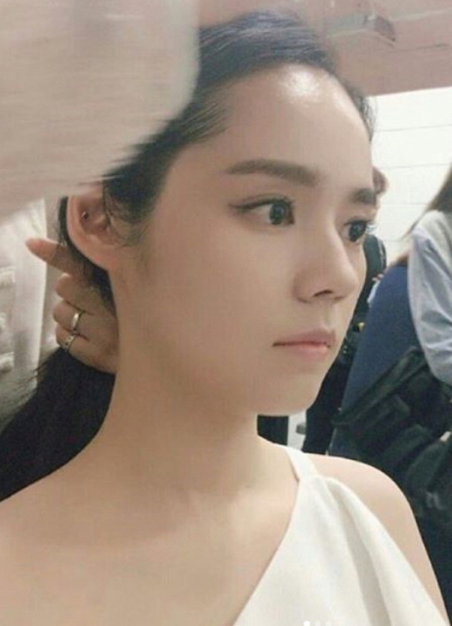 Nhan sắc của Han Ga In khiến 2 con cũng phải đứng hình tại chỗ- Ảnh 6. Nhan sắc của Han Ga In khiến 2 con cũng phải đứng hình tại chỗ- Ảnh 6.