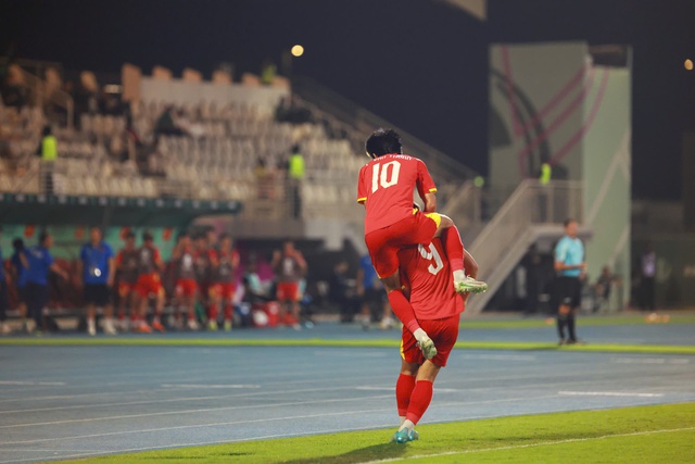 Ảnh: Quốc Việt sút tung lưới U23 Hàn Quốc, U23 Việt Nam ăn mừng cực cảm xúc động viên Hiểu Minh- Ảnh 11.