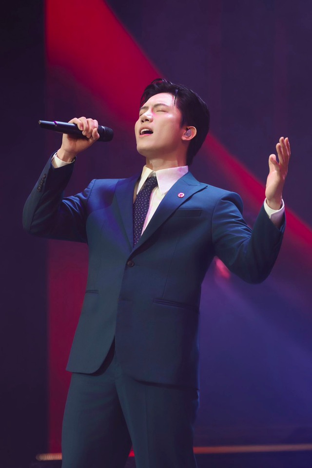 Anh Tú cho phép dùng miễn phí ca khúc Thưa Đảng, không cần liên hệ- Ảnh 4. Anh Tú cho phép dùng miễn phí ca khúc Thưa Đảng, không cần liên hệ- Ảnh 4.