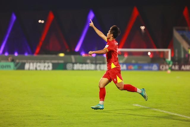 Ảnh: Quốc Việt sút tung lưới U23 Hàn Quốc, U23 Việt Nam ăn mừng cực cảm xúc động viên Hiểu Minh- Ảnh 8.