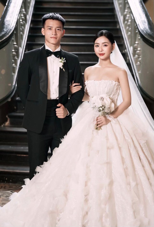 "Người hùng" Thanh Nhàn gửi ngay 1 nụ hôn cực ngọt cho vợ hotgirl khi ghi bàn giúp U23 Việt Nam giành HCĐ châu Á- Ảnh 5.