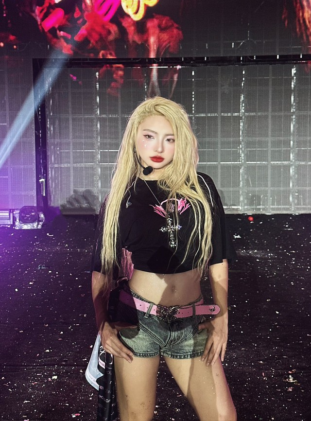 Bắt gặp Em Xinh MaiQuinn vẫn lẻ bóng, diện mạo sau sân khấu gây chú ý- Ảnh 6.