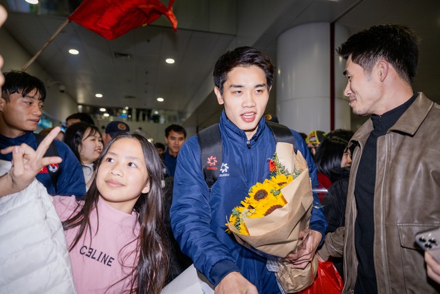 Mang 100 chiếc cam trạm tỷ đến đây để visual này cân tất: Đình Bắc vội chạy ra xe về quê thôi cũng giật "spotlight"- Ảnh 3.