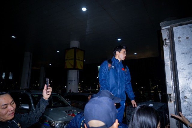 Mang 100 chiếc cam trạm tỷ đến đây để visual này cân tất: Đình Bắc vội chạy ra xe về quê thôi cũng giật "spotlight"- Ảnh 12.