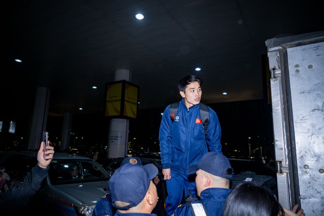 Mang 100 chiếc cam trạm tỷ đến đây để visual này cân tất: Đình Bắc vội chạy ra xe về quê thôi cũng giật "spotlight"- Ảnh 11.