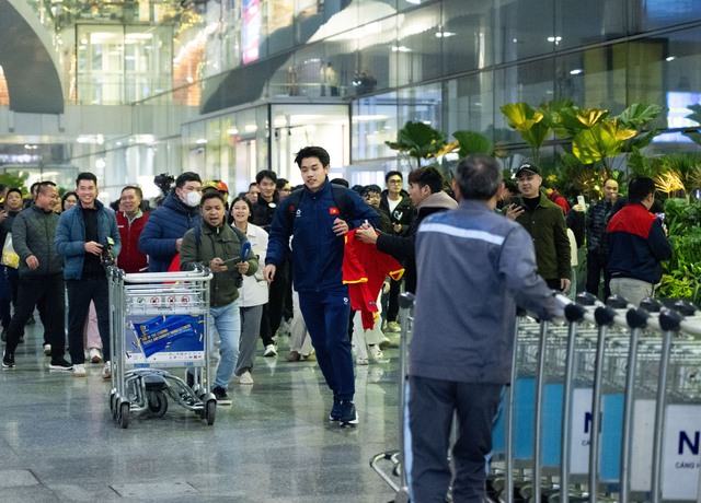 Mang 100 chiếc cam trạm tỷ đến đây để visual này cân tất: Đình Bắc vội chạy ra xe về quê thôi cũng giật "spotlight"- Ảnh 7.