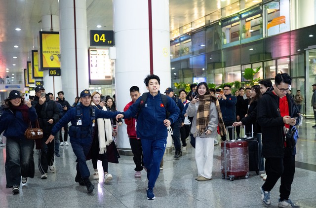 Mang 100 chiếc cam trạm tỷ đến đây để visual này cân tất: Đình Bắc vội chạy ra xe về quê thôi cũng giật "spotlight"- Ảnh 9.