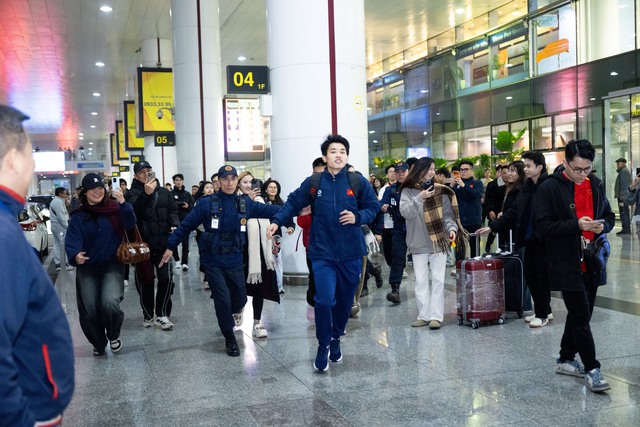 Mang 100 chiếc cam trạm tỷ đến đây để visual này cân tất: Đình Bắc vội chạy ra xe về quê thôi cũng giật "spotlight"- Ảnh 5.