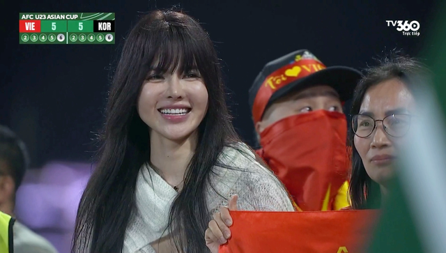 Danh tính nữ cổ động viên Việt Nam giống Thiều Bảo Trâm gây sốt- Ảnh 1.