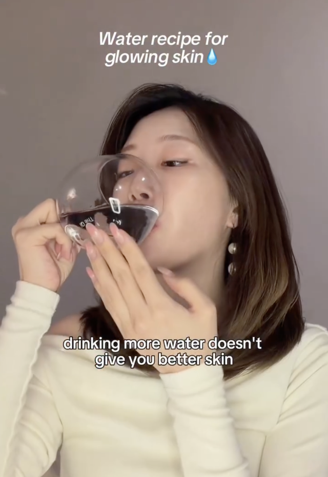 Công thức nước uống giúp cấp ẩm thật sự cho cơ thể, nhìn da người chia sẻ là thấy tín- Ảnh 1.