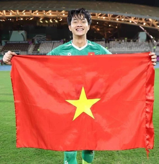 Báo Hàn gọi thủ môn Cao Văn Bình là "Cha Eun Woo của Việt Nam" vì visual quá đẹp, fan Việt nghe lại "rất chê"- Ảnh 3.