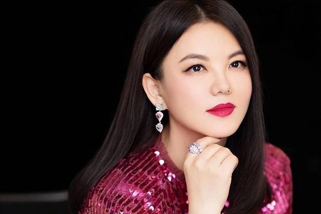 Nữ MC giàu nhất bị điều tra vì nghi vấn rửa tiền, chỉ khổ ái nữ 17 tuổi - Ảnh 1.