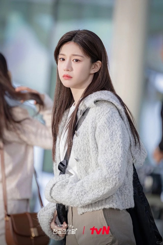 Mỹ nhân mặt đẹp tỷ lệ kim cương hot nhất hiện nay: Nàng thơ của loạt ca sĩ, khoe giọng gây bất ngờ- Ảnh 6.