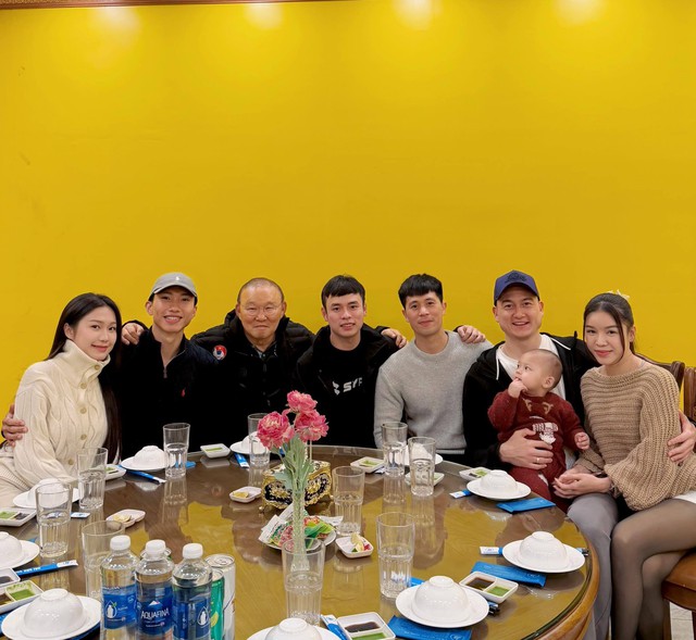 Doãn Hải My đọ sắc với Yến Xuân trong cuộc hội ngộ của ông Park Hang-seo với Văn Hậu, Văn Lâm- Ảnh 1.