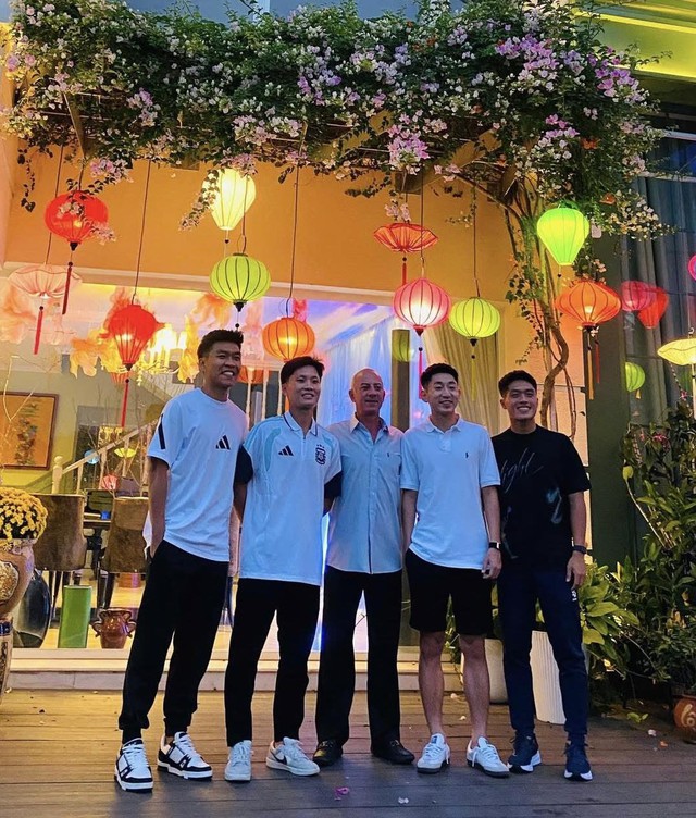 Dàn cầu thủ U23 Việt Nam vừa trở về đã làm một việc rất đáng khen ngợi- Ảnh 2.