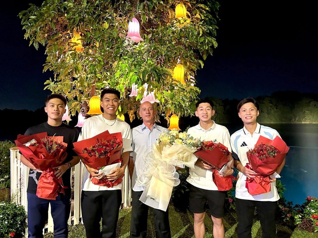 Dàn cầu thủ U23 Việt Nam vừa trở về đã làm một việc rất đáng khen ngợi- Ảnh 1.