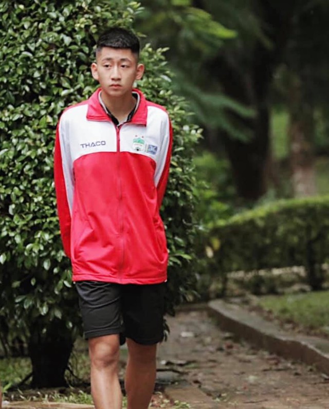 "Lá chắn thép" U23 Việt Nam giỏi tiếng Anh, tiếng Pháp khiến netizen đồng loạt khen "đỉnh"!- Ảnh 3.