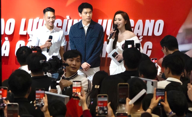 Các "trạm tỷ" đã vào cuộc, Đình Bắc khoe visual nét căng, cực phẩm ngoan-xinh-yêu trong lần đầu xuất hiện sau U23 châu Á- Ảnh 8.