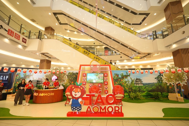 JA Zennoh Aomori tổ chức sự kiện quảng b&aacute; T&aacute;o Aomori tại AEON MALL T&acirc;n Ph&uacute; Celadon- Ảnh 1.