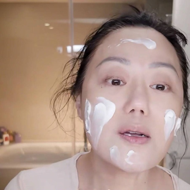 Đệ nhất "hồng nhan họa thủy": Nhan sắc khiến 2 tỷ phú tán gia bại sản, làn da tuổi 62 cả thiên hạ phát ghen- Ảnh 6.