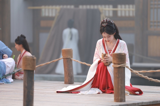 Lạy trời đừng cho mỹ nhân già đắng này đóng thiếu nữ: Đẻ ra nữ chính còn được, trêu đùa khán giả hay gì- Ảnh 5.