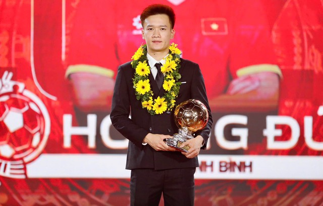 3 lần giành QBV Việt Nam, san bằng kỉ lục của Công Vinh có đủ để Hoàng Đức thắng vote Young Face WeChoice Awards 2025?- Ảnh 1.
