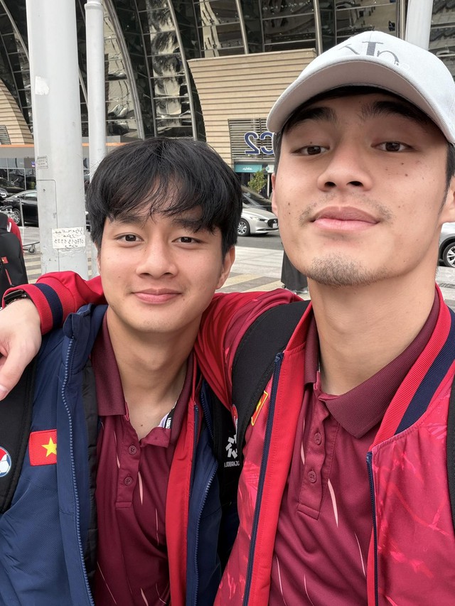 Đối lập: Cùng là thủ môn hotboy U23 Việt Nam, Cao Văn Bình được fan vây kín, Trung Kiên từng hot nay lặng lẽ quá!- Ảnh 5. Đối lập: Cùng là thủ môn hotboy U23 Việt Nam, Cao Văn Bình được fan vây kín, Trung Kiên từng hot nay lặng lẽ quá!- Ảnh 5.