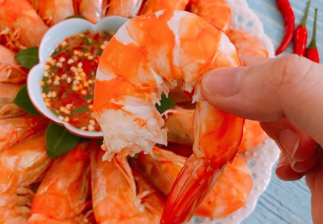  Bí quyết ba đời luộc tôm đỏ au, ngọt thịt lại không tanh: Tết này mời bạn áp dụng thử- Ảnh 1.