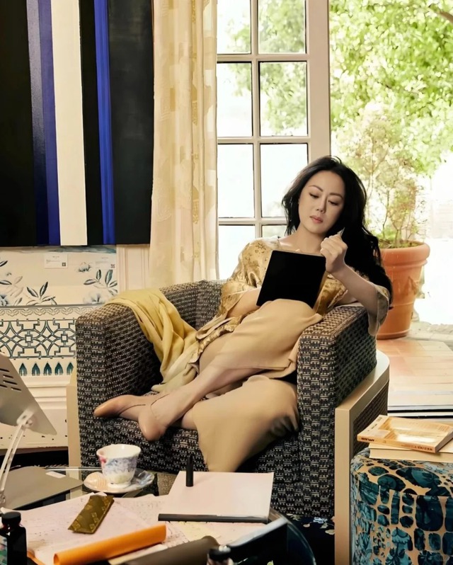 Mỹ nhân khiến 2 đại gia phá sản: Tiêu vặt 100 triệu mỗi tháng, đồ không mặc lại lần 2, thẻ phải không hạn mức!- Ảnh 11.