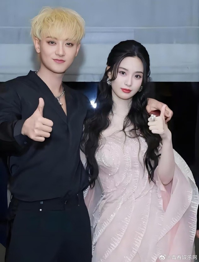 Tin mật showbiz: "Anh sếp" và nàng thơ gen Z rạn nứt, chiến tranh lạnh gần nửa tháng qua?- Ảnh 1.