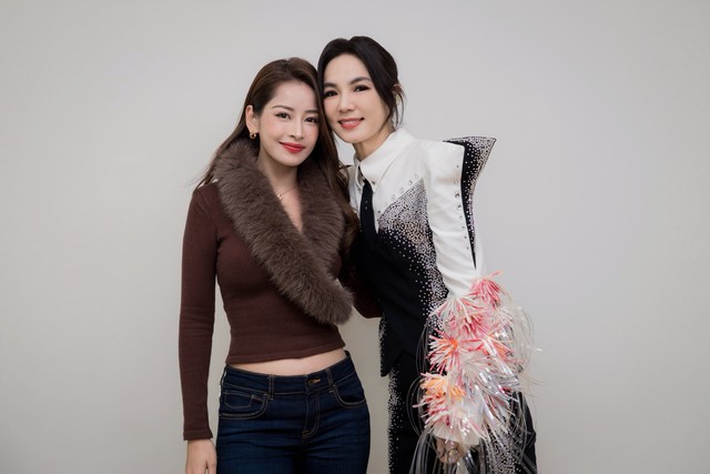 Clip Chi Pu ôm hôn sao nữ đình đám xứ Trung- Ảnh 2. Clip Chi Pu ôm hôn sao nữ đình đám xứ Trung- Ảnh 2.