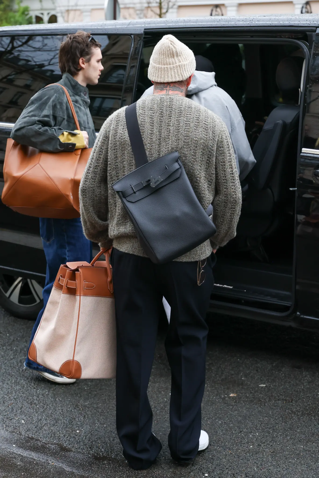 Túi Hermès với nhà Beckham chỉ là bao tải đựng đồ, nhìn cảnh gia đình khệ nệ đi du lịch mà choáng!- Ảnh 3.