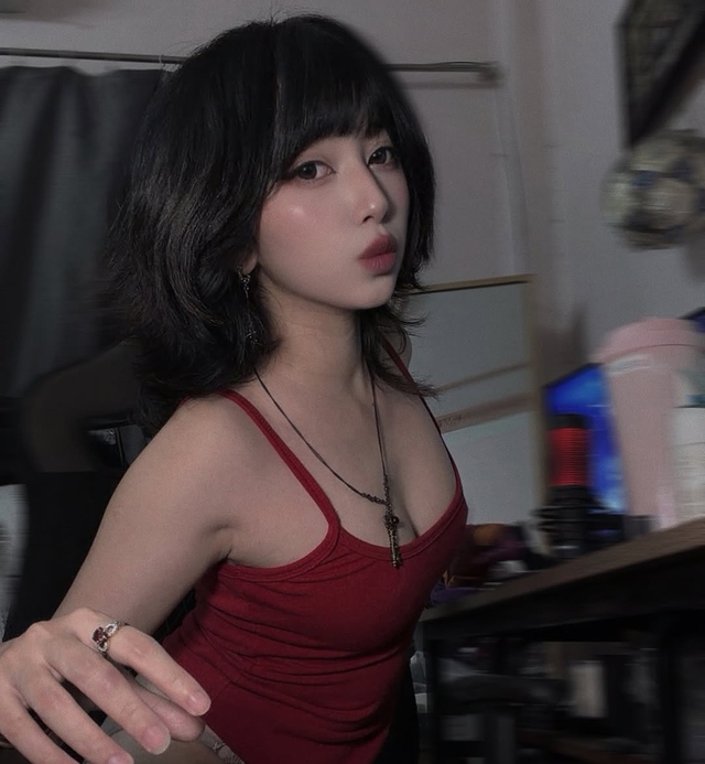 Đầu năm mới, nữ trọng tài khởi cảm nhất Esports Việt khiến cộng đồng "không thể rời mắt"- Ảnh 2.