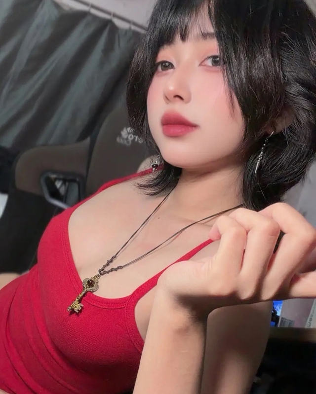 Đầu năm mới, nữ trọng tài khởi cảm nhất Esports Việt khiến cộng đồng "không thể rời mắt"- Ảnh 3.