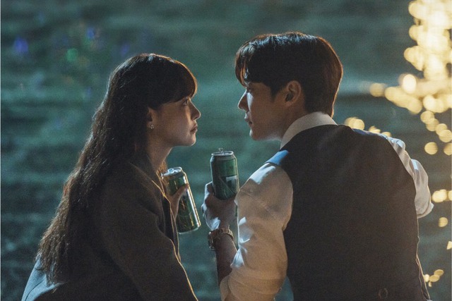 Bới tô cơm xem ngay phim Hàn đang thống trị 116 quốc gia, cặp chính "xé truyện bước ra" đẹp sang khó cưỡng- Ảnh 3. Bới tô cơm xem ngay phim Hàn đang thống trị 116 quốc gia, cặp chính "xé truyện bước ra" đẹp sang khó cưỡng- Ảnh 3.