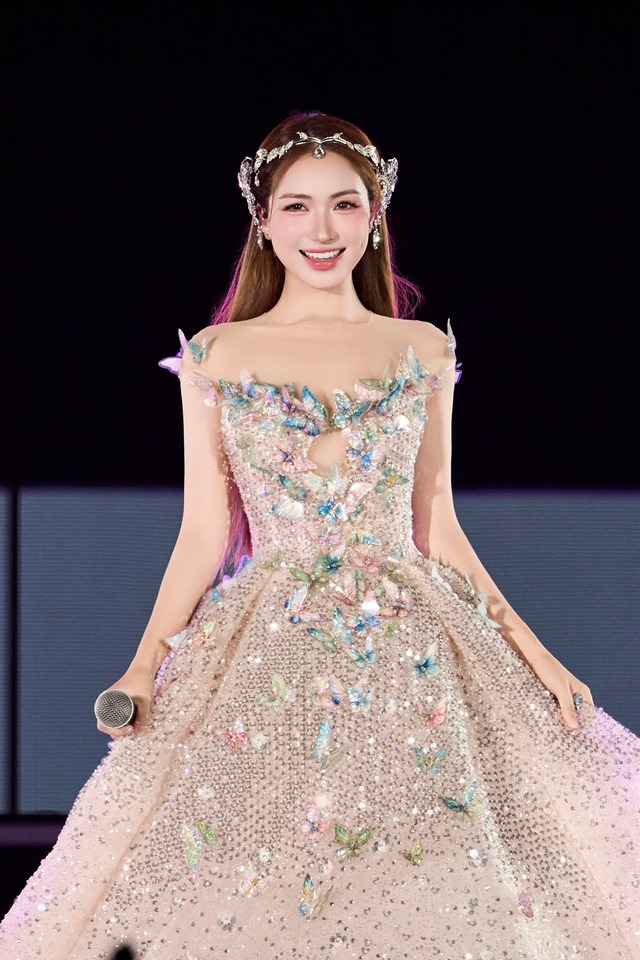 Văn Toàn đã cáu, nói thẳng mặt Hoà Minzy: "Tôi không phải fan bạn, tôi không vui"- Ảnh 3.