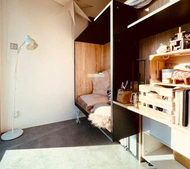 Độc lạ nhà ở Hong Kong: Vỏn vẹn 5m2, phòng ngủ nằm gọn trong tủ quần áo- Ảnh 1. Độc lạ nhà ở Hong Kong: Vỏn vẹn 5m2, phòng ngủ nằm gọn trong tủ quần áo- Ảnh 1.